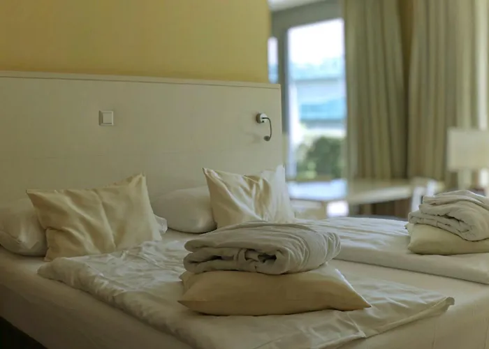 Nikola Luxury Senia